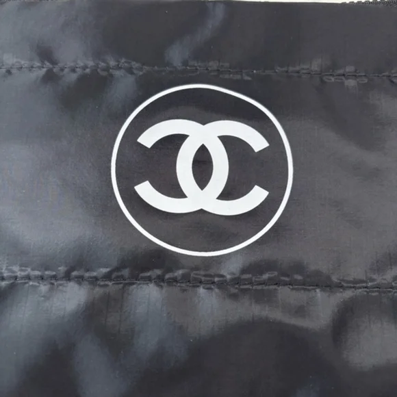 CHANEL Black Nylon CC Logo Zip Pouch Clutch Bag - Picture 4 of 7